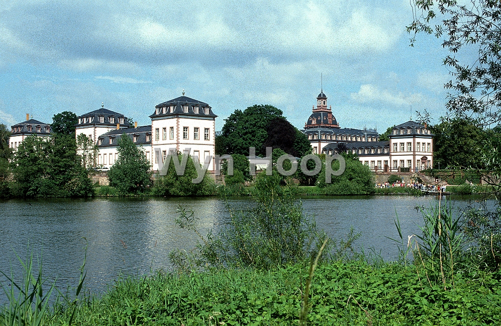 Main Hanau Schloss Philippsruhe_2 km54,5.jpg - Hanau, Schloss Philippsruh, Main-km 54,5